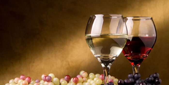 vin alb și roșu în timp ce slăbește