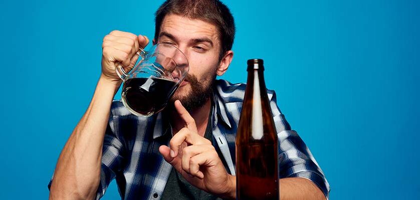 un bărbat bea alcool cum să renunțe fotografia 2